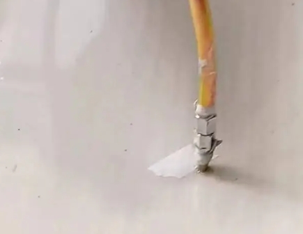 宁德瓷砖空鼓维修公司专业解答在瓷砖铺贴过程中，如果使用的砂料过粗（如全部使用了粗砂），可能会导致以下问题